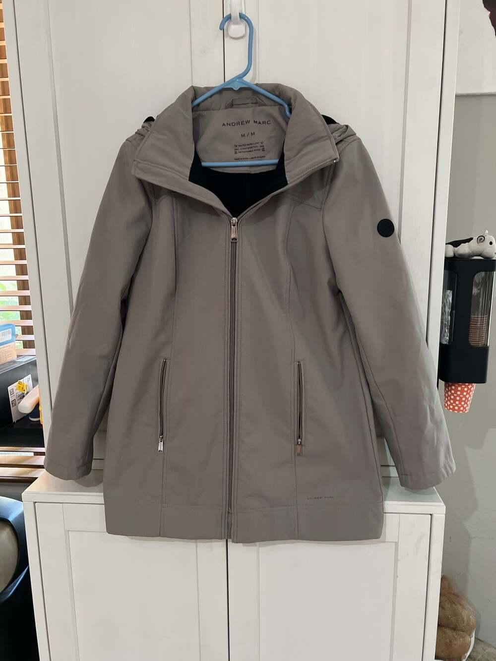 Andrew Marc Women's Water Repellent 4-Way Stretch Jacket Detachable Hood M Taupe